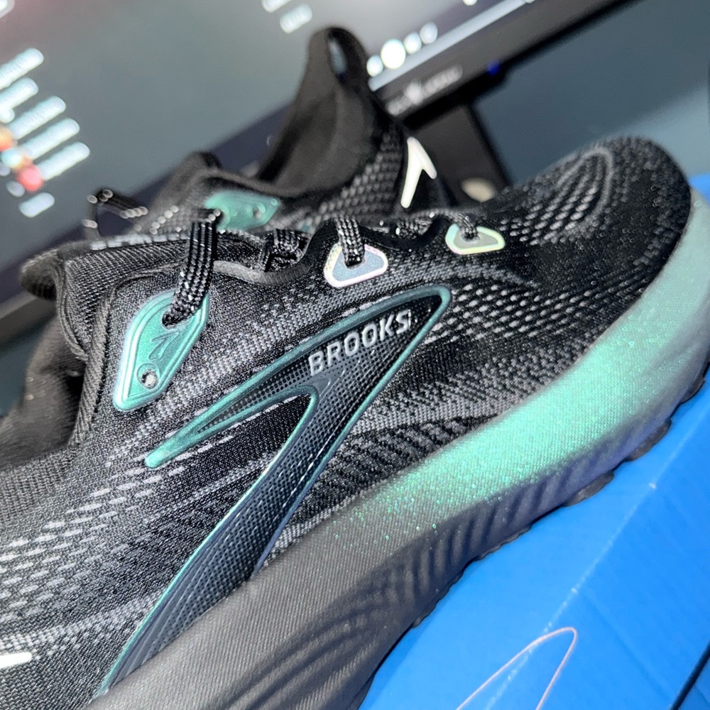 Brooks Glycerin Black and Teal Athletic Shoes 9 Men
